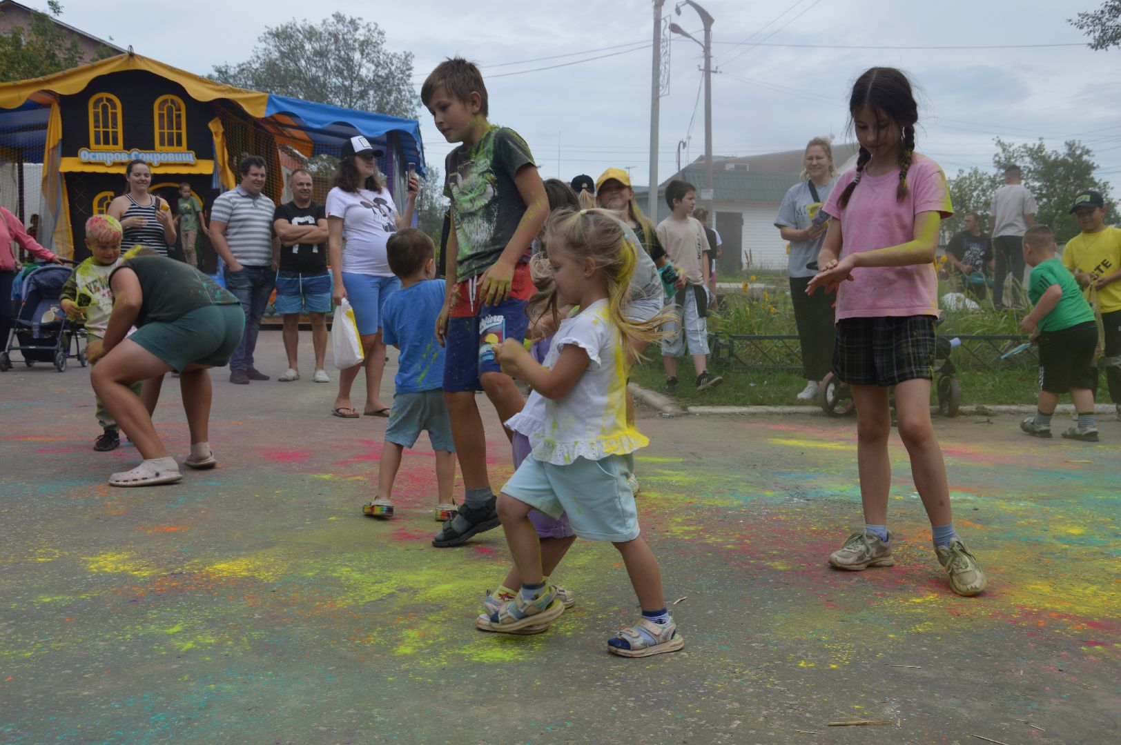 краски холи, праздник, веселье, день совхоза Мир, мир