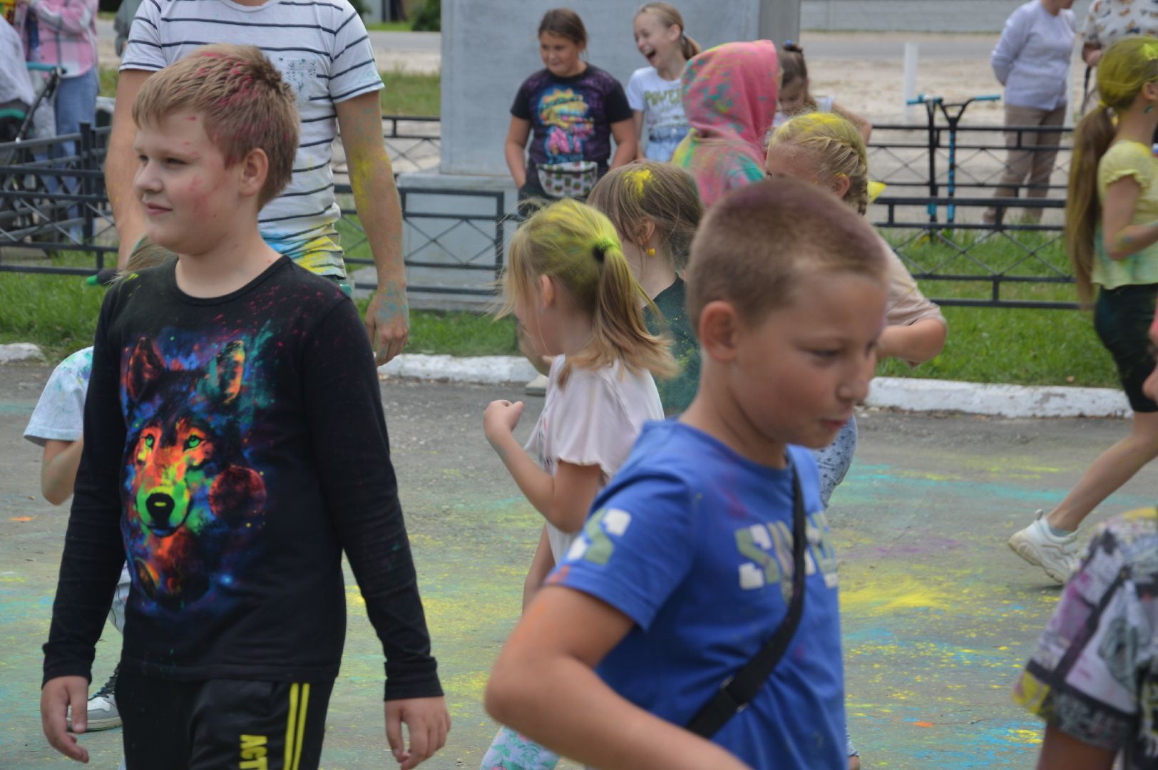 краски холи, праздник, веселье, день совхоза Мир, мир