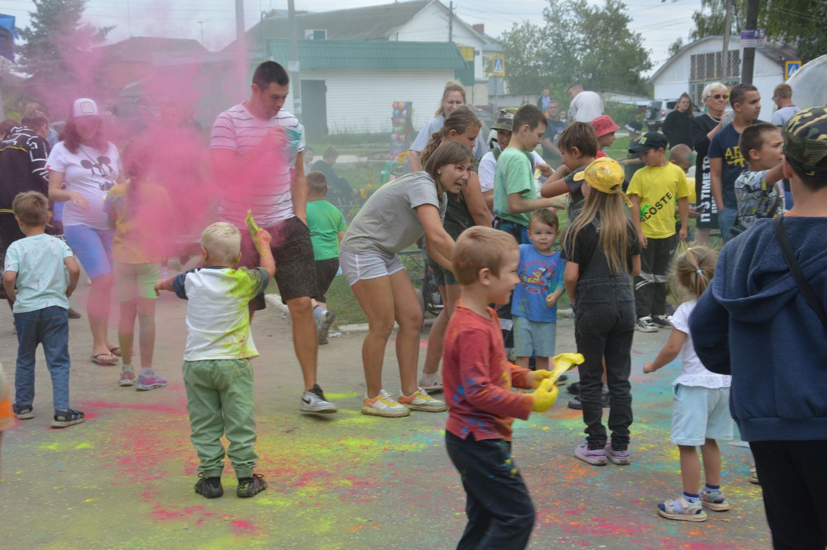 краски холи, праздник, веселье, день совхоза Мир, мир