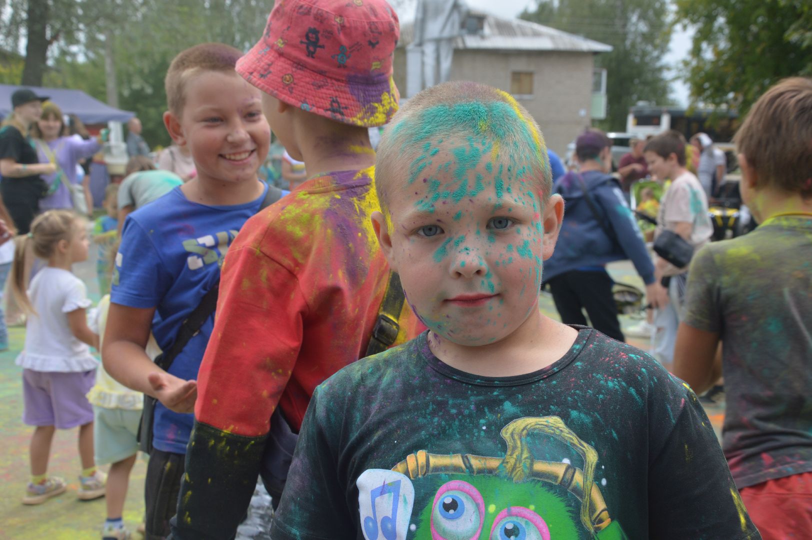 краски холи, праздник, веселье, день совхоза Мир, мир
