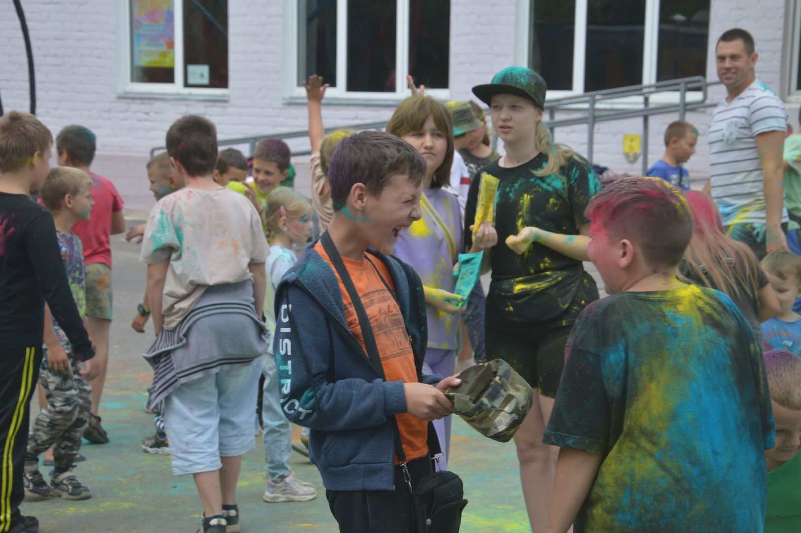 краски холи, праздник, веселье, день совхоза Мир, мир