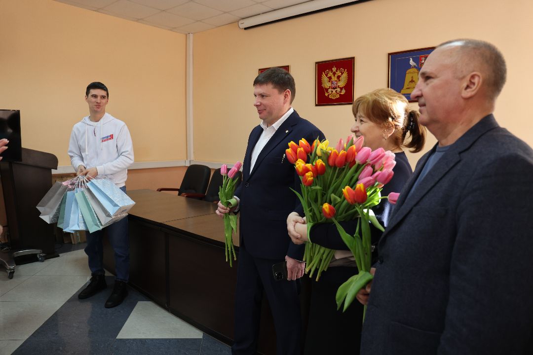 медицина, врачи, медицинский персонал, врачи, медсестры, 8 Марта, праздник, тюльпаны, торт, Реутов