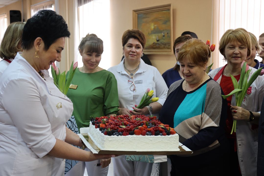 медицина, врачи, медицинский персонал, врачи, медсестры, 8 Марта, праздник, тюльпаны, торт, Реутов