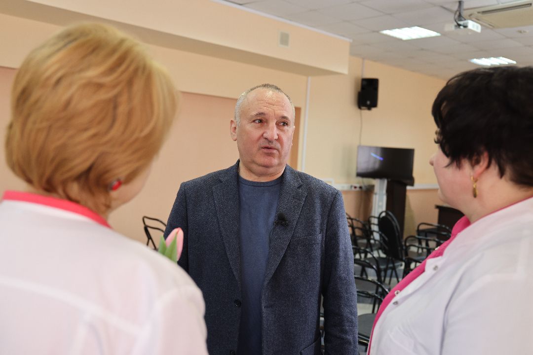 медицина, врачи, медицинский персонал, врачи, медсестры, 8 Марта, праздник, тюльпаны, торт, Реутов