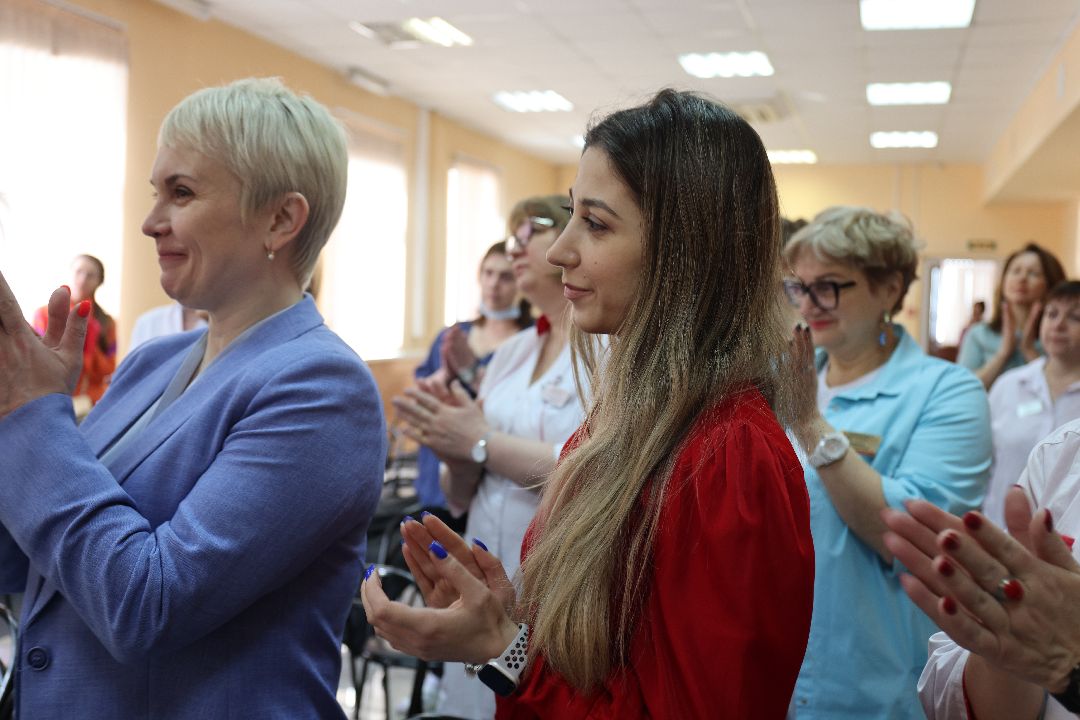 медицина, врачи, медицинский персонал, врачи, медсестры, 8 Марта, праздник, тюльпаны, торт, Реутов