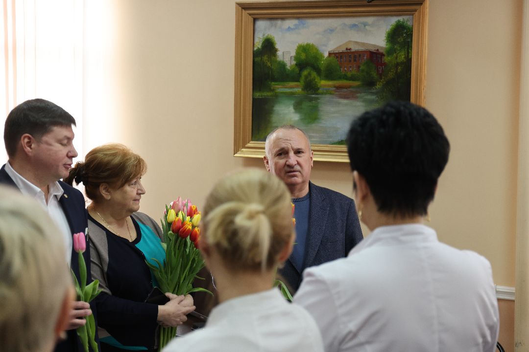 медицина, врачи, медицинский персонал, врачи, медсестры, 8 Марта, праздник, тюльпаны, торт, Реутов