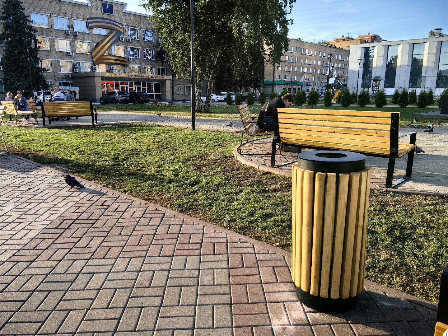 Лавочки, урны, благоустройство, площадь