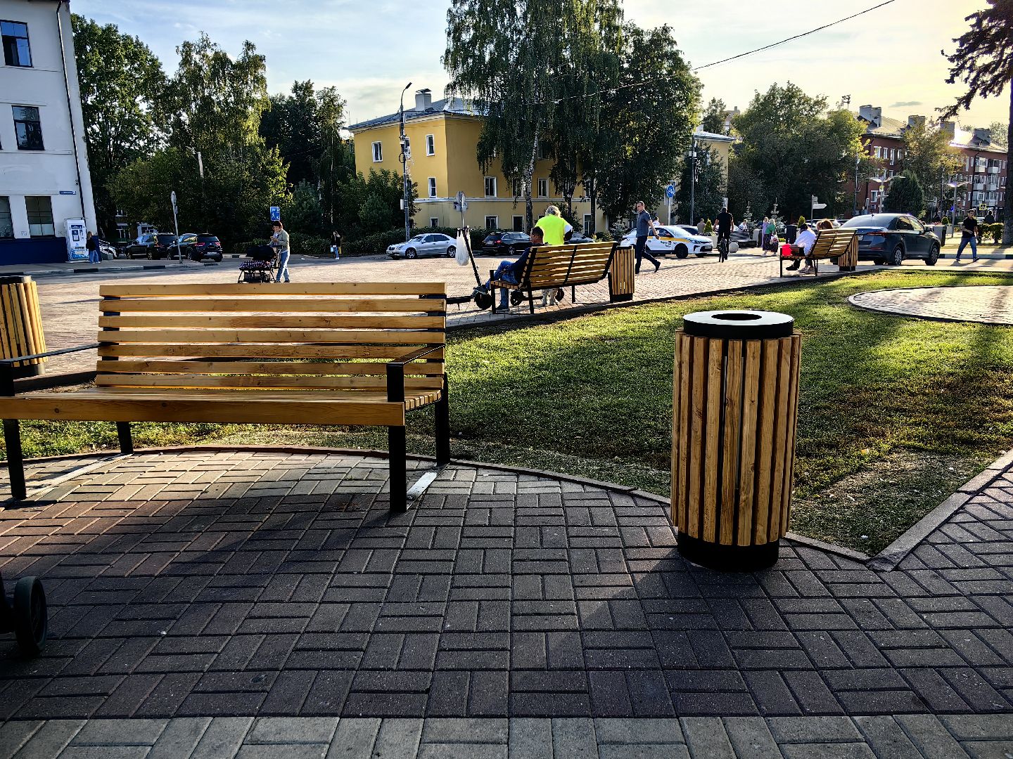 Лавочки, урны, благоустройство, площадь