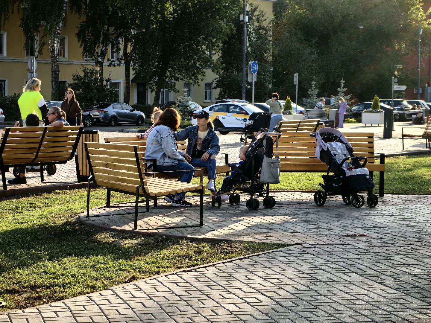 Лавочки, урны, благоустройство, площадь