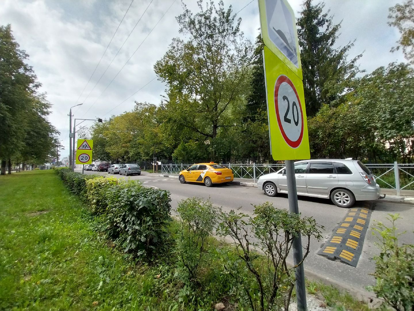 Коломна, дороги, светофор, пешеходные ограждения