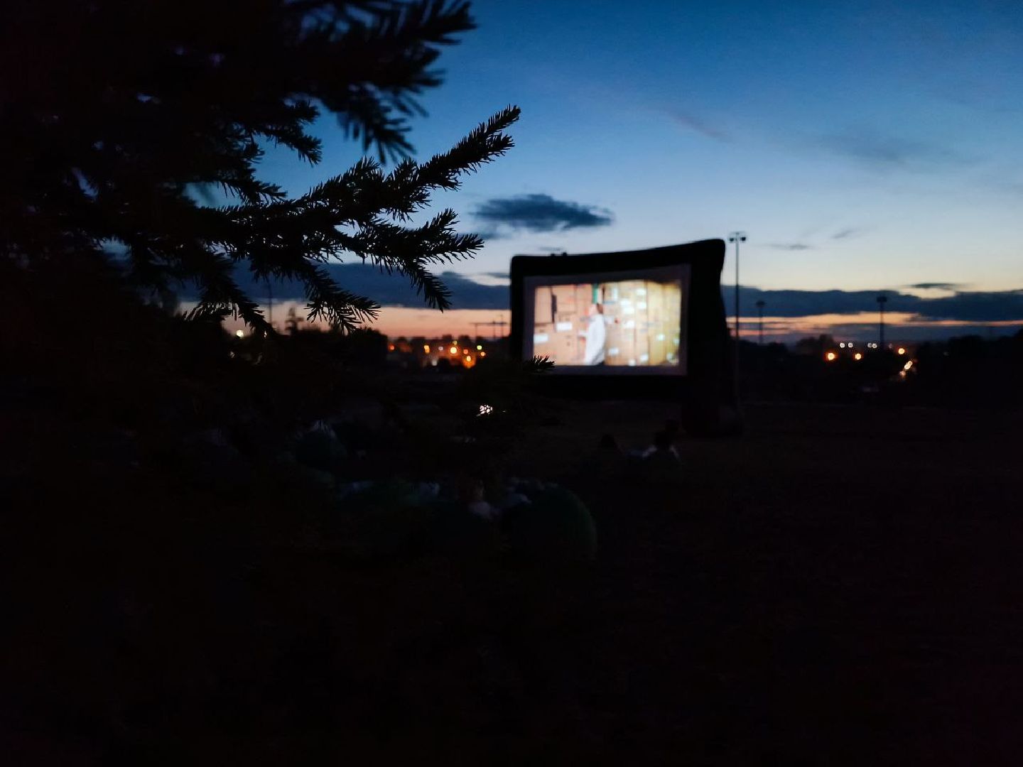 Можайск, Можайский городской округ, Подмосковье, парк, кино, жители, кинопоказы, кинотеатр, небо, улица