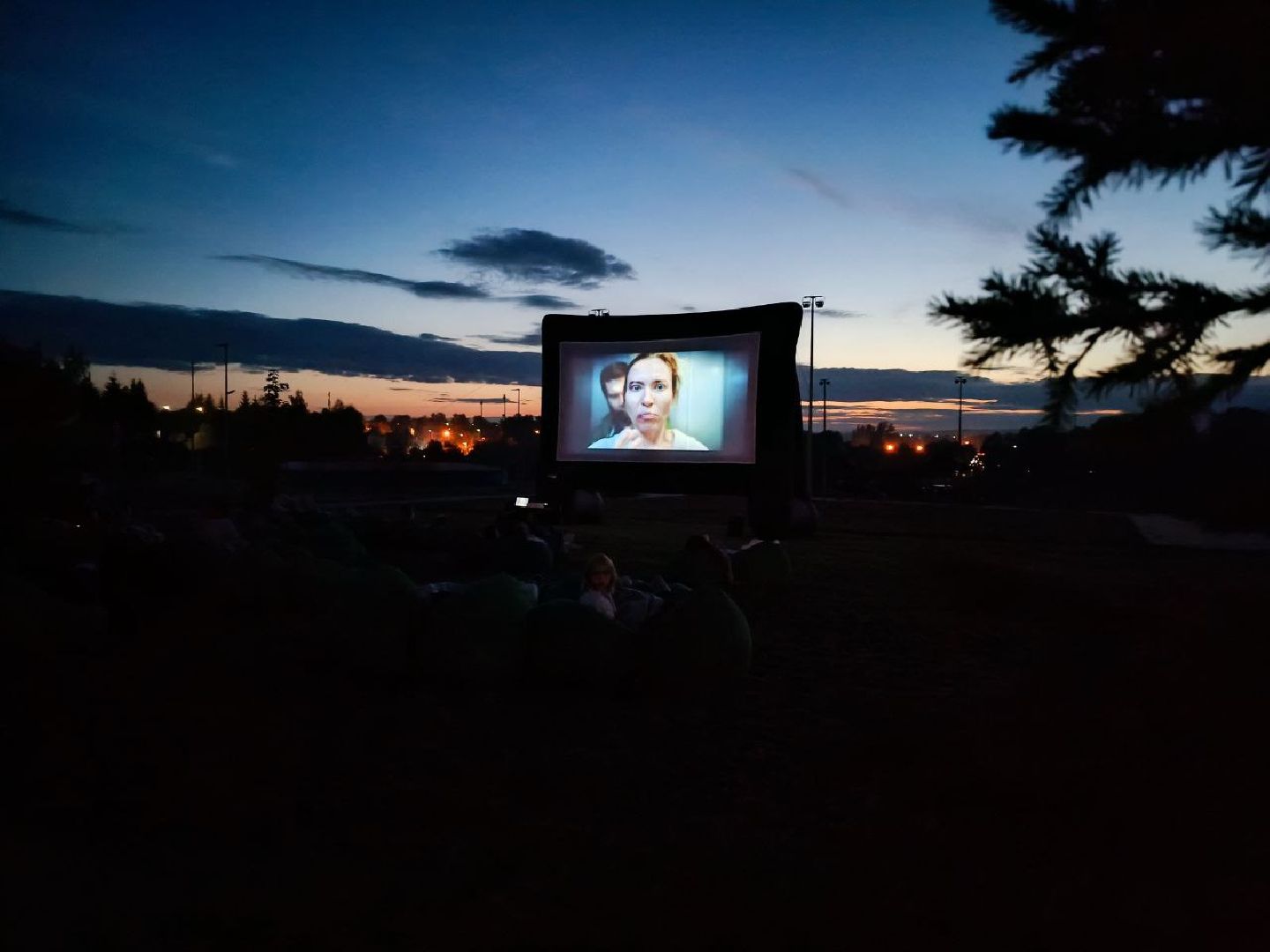 Можайск, Можайский городской округ, Подмосковье, парк, кино, жители, кинопоказы, кинотеатр, небо, улица