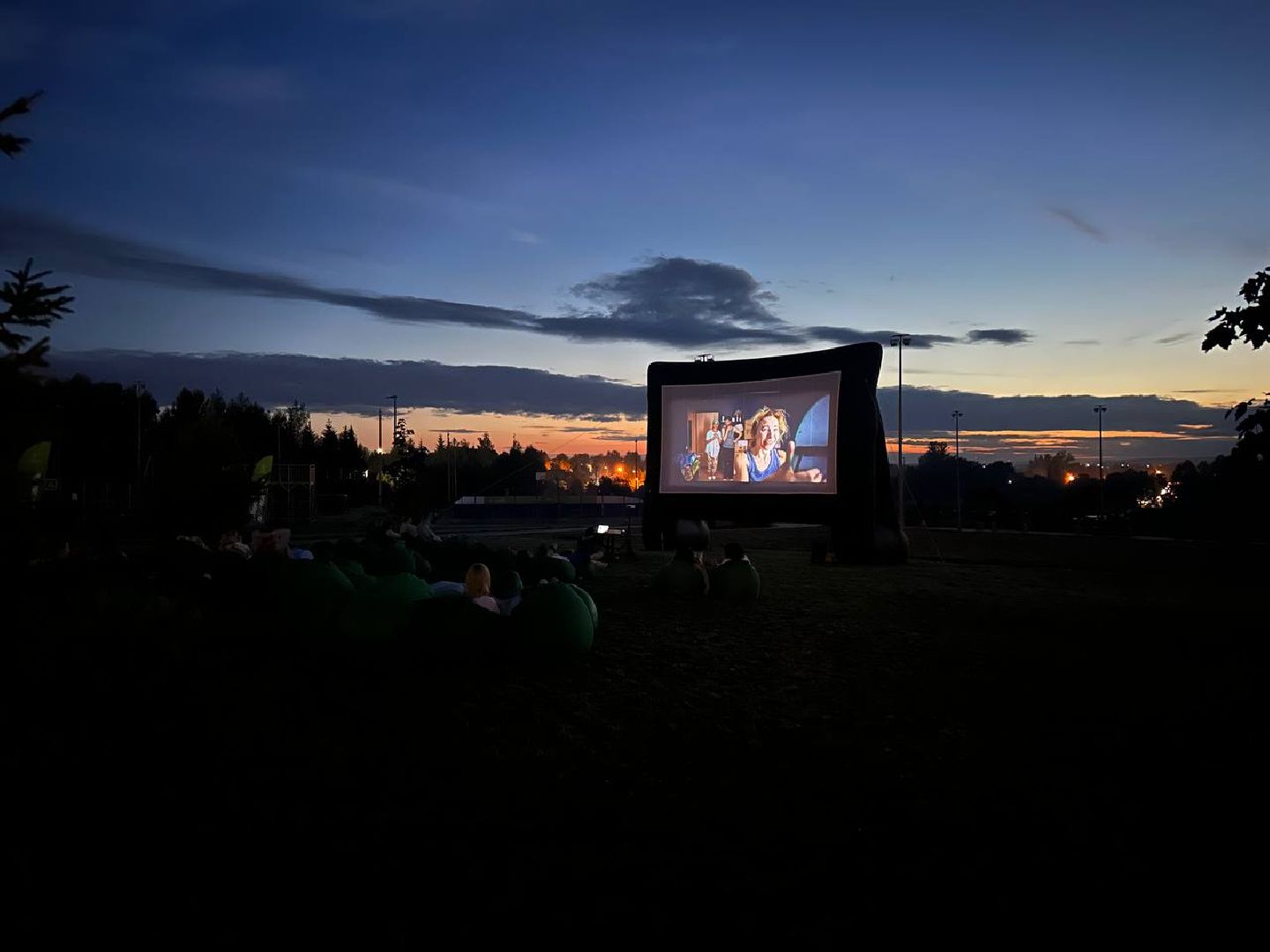 Можайск, Можайский городской округ, Подмосковье, парк, кино, жители, кинопоказы, кинотеатр, небо, улица