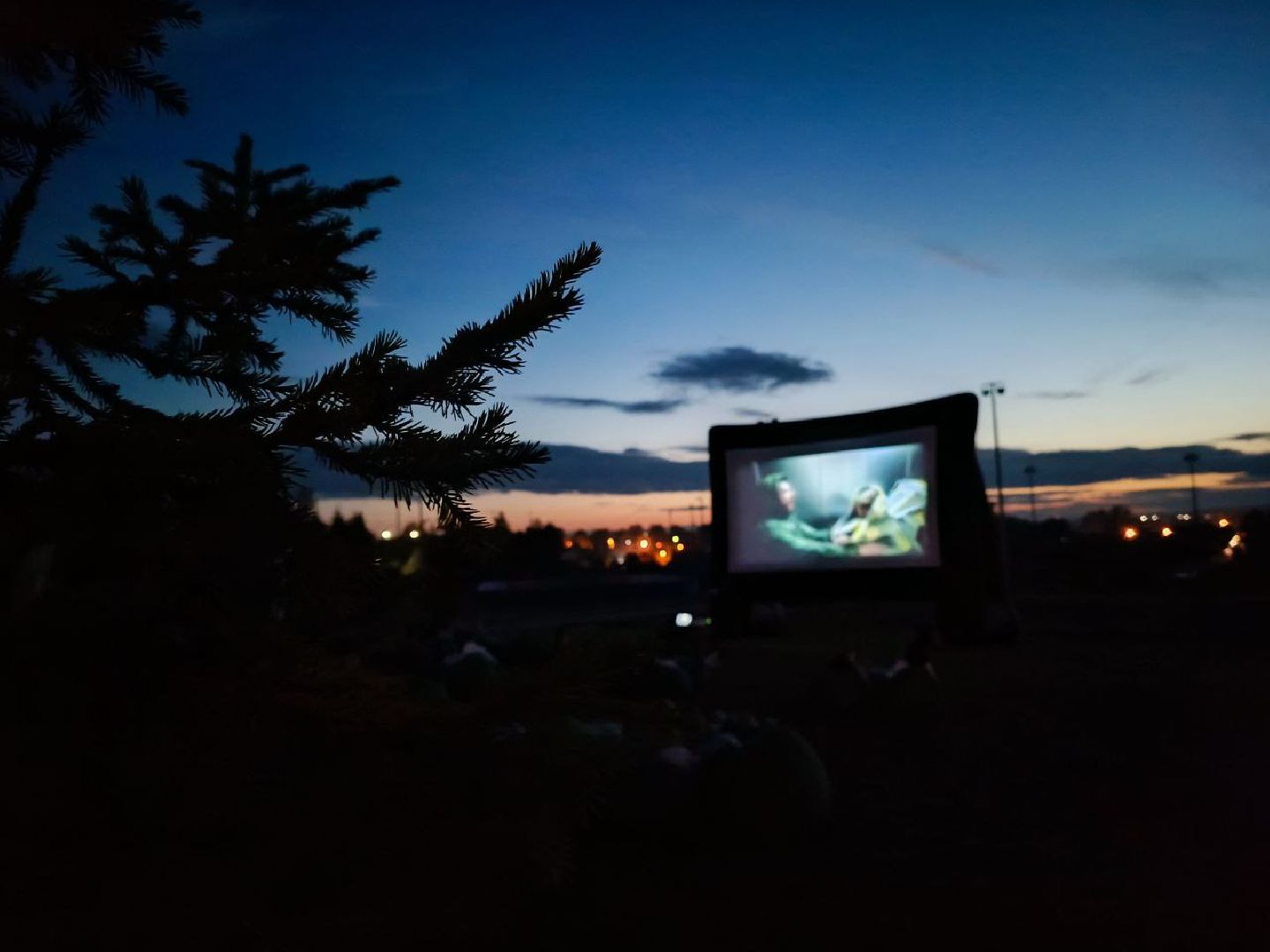 Можайск, Можайский городской округ, Подмосковье, парк, кино, жители, кинопоказы, кинотеатр, небо, улица
