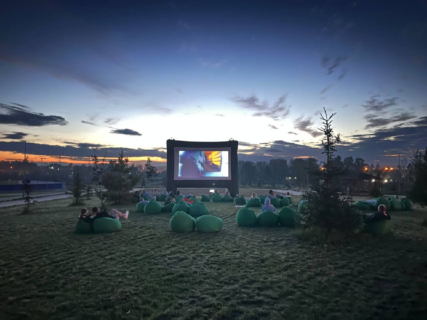 Можайск, Можайский городской округ, Подмосковье, парк, кино, жители, кинопоказы, кинотеатр, небо, улица