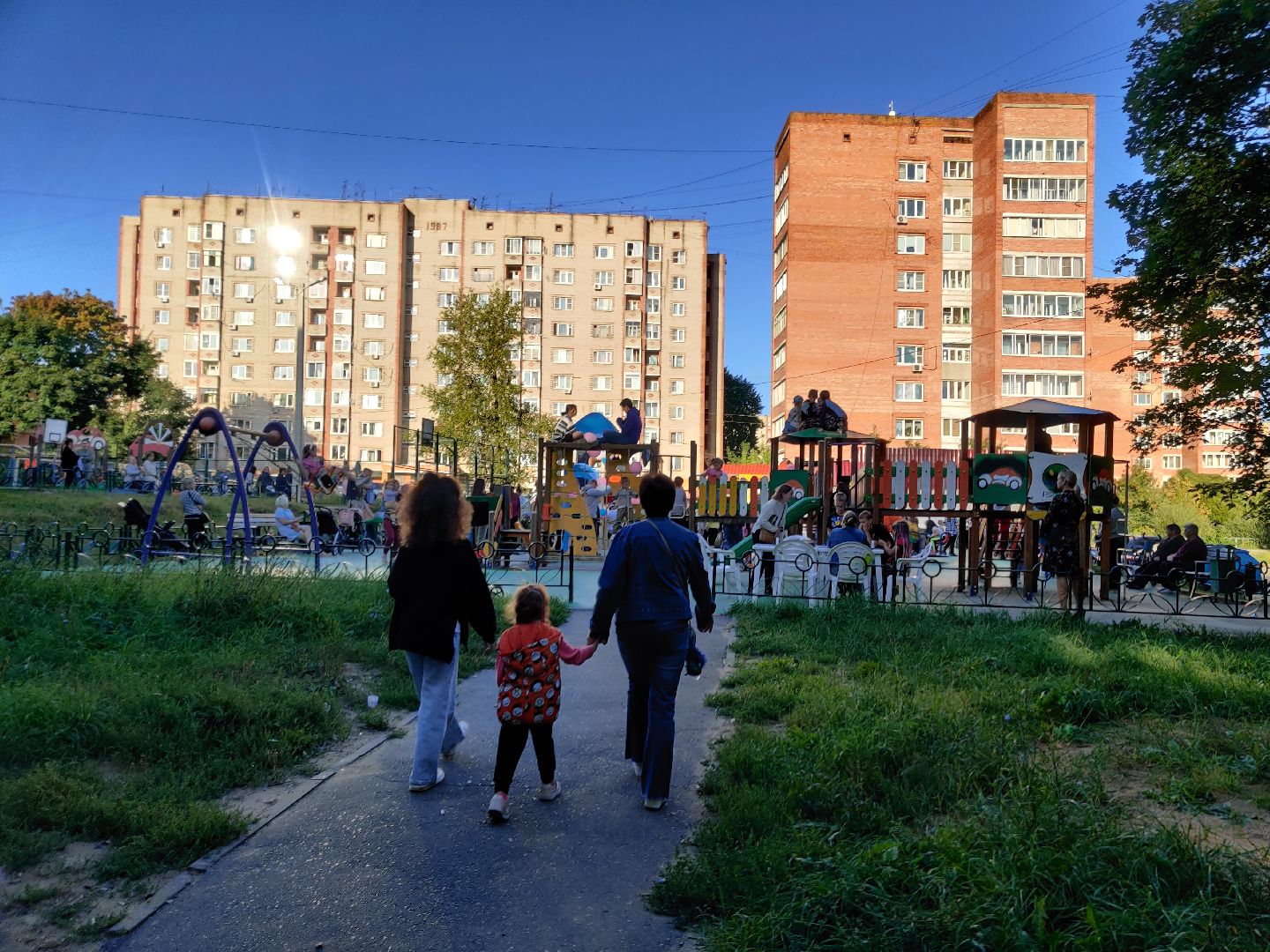 Красноармейск, Пушкинский, праздник двора, соседи