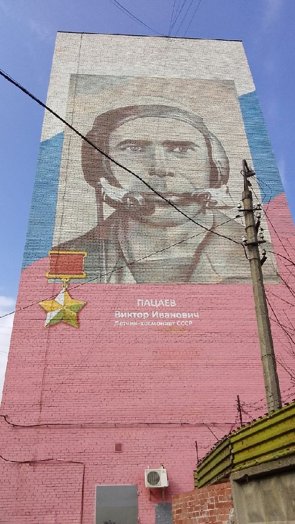 Долгопрудный, зонтичная клумба, цветочное кашпо