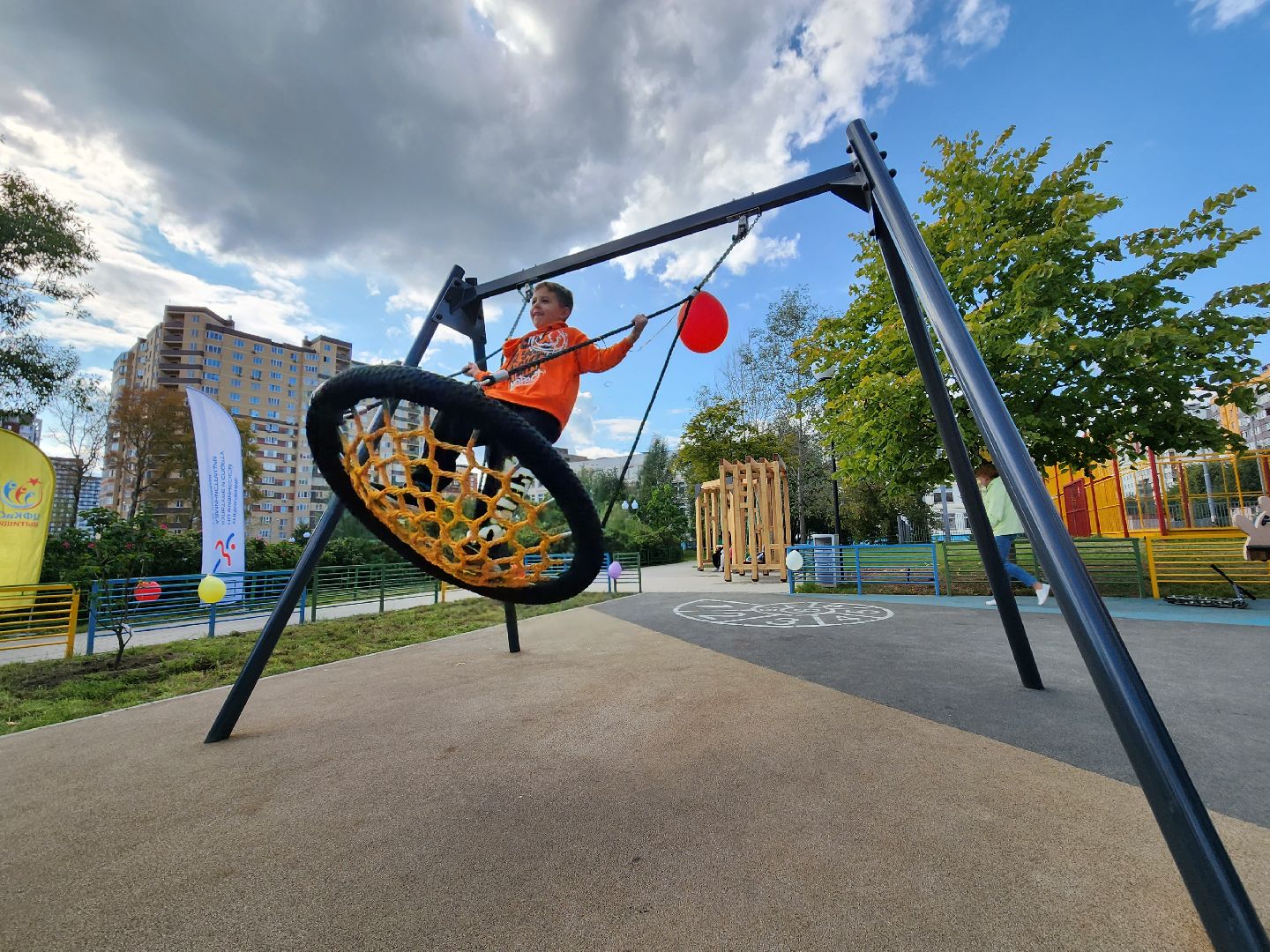 Мытищи, сквер на Колпакова, благоустройство