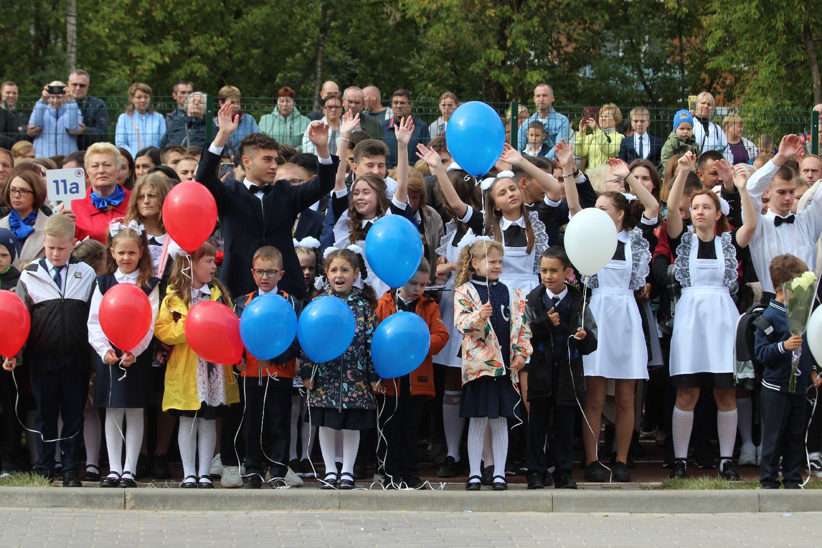 Лобня, общество, школа