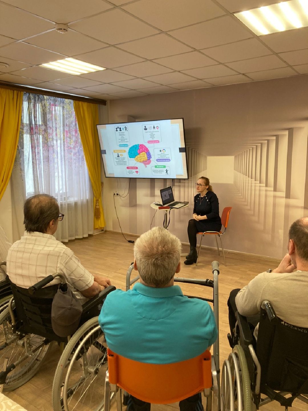 Клин, Общество