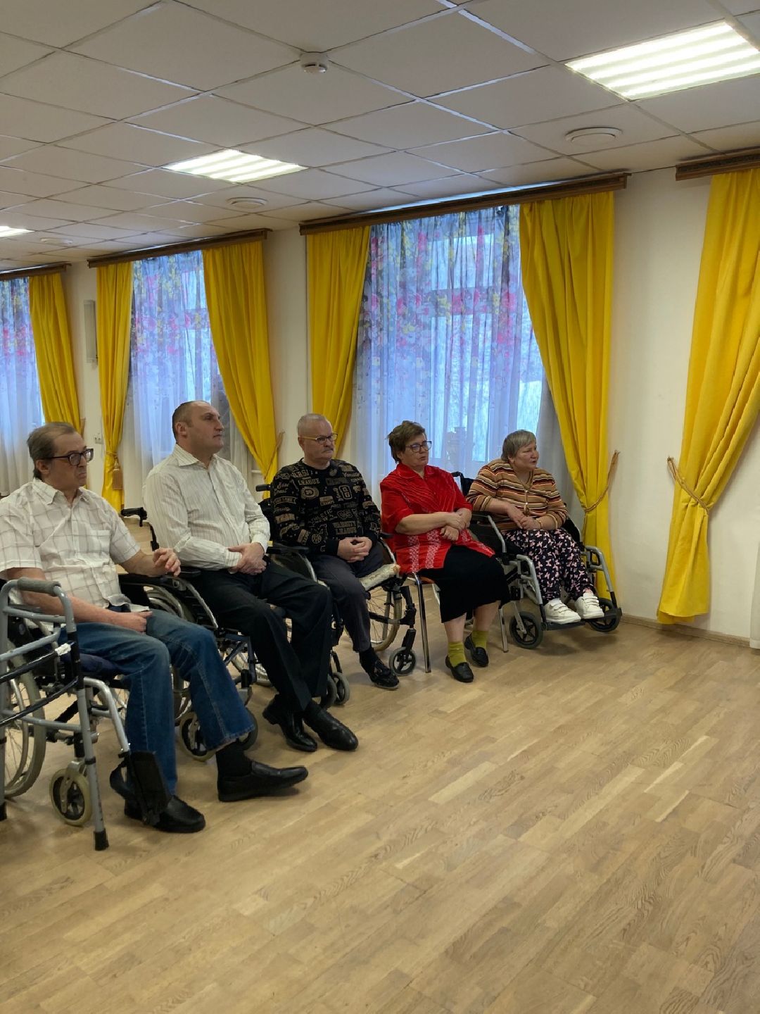 Клин, Общество