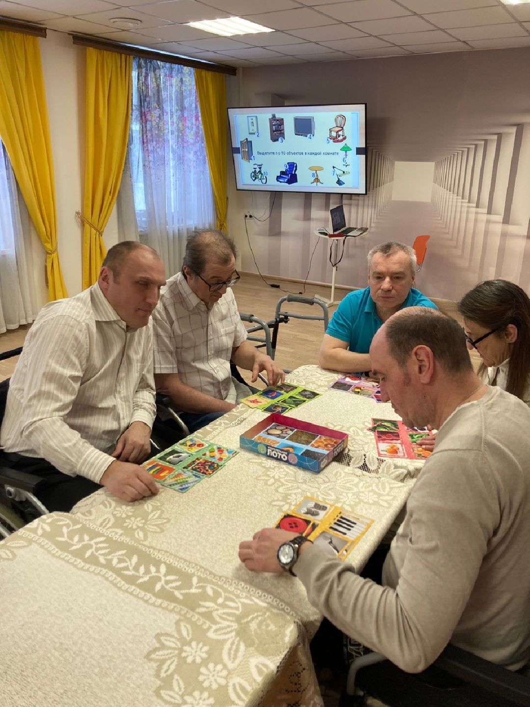 Клин, Общество