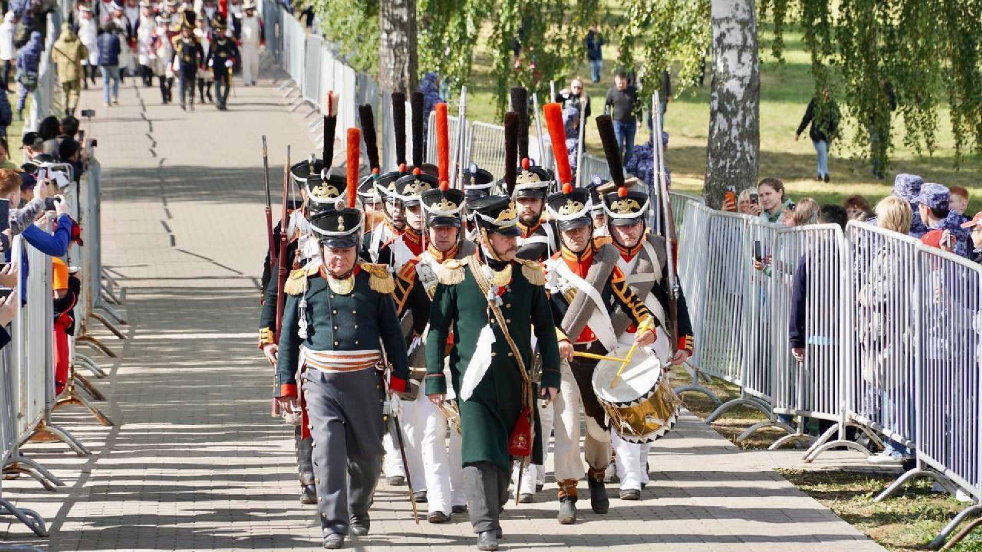 Можайск, Можайский городской округ, Подмосковье, военно-исторический фестиваль, День Бородина, праздник, туризм, зрители, французкая армия, русская армия