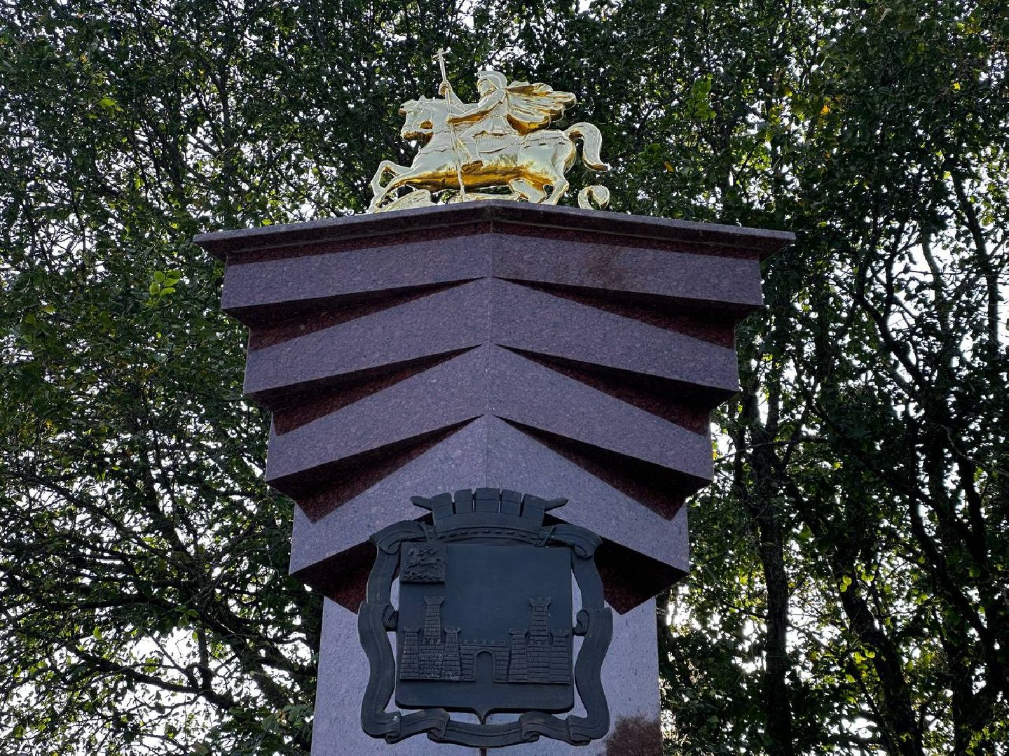 Можайск, Можайский городской округ, Подмосковье, стелы, Населенный пункт воинской доблести, память, мемориал