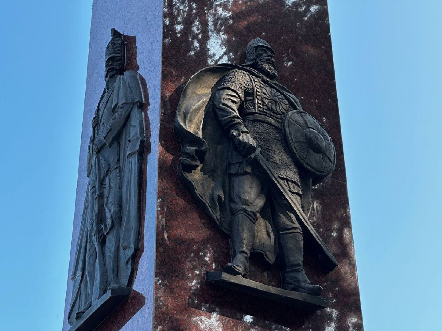 Можайск, Можайский городской округ, Подмосковье, стелы, Населенный пункт воинской доблести, память, мемориал