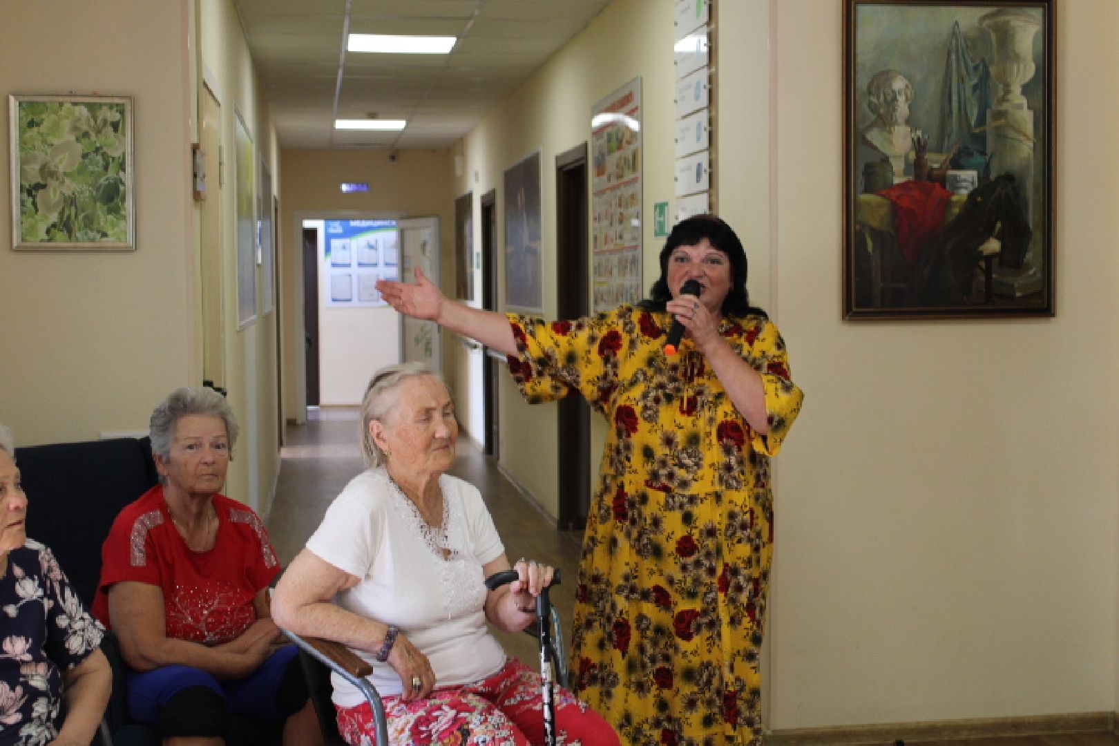 Пансионат, пожилые люди, помощь, музыка,деменция