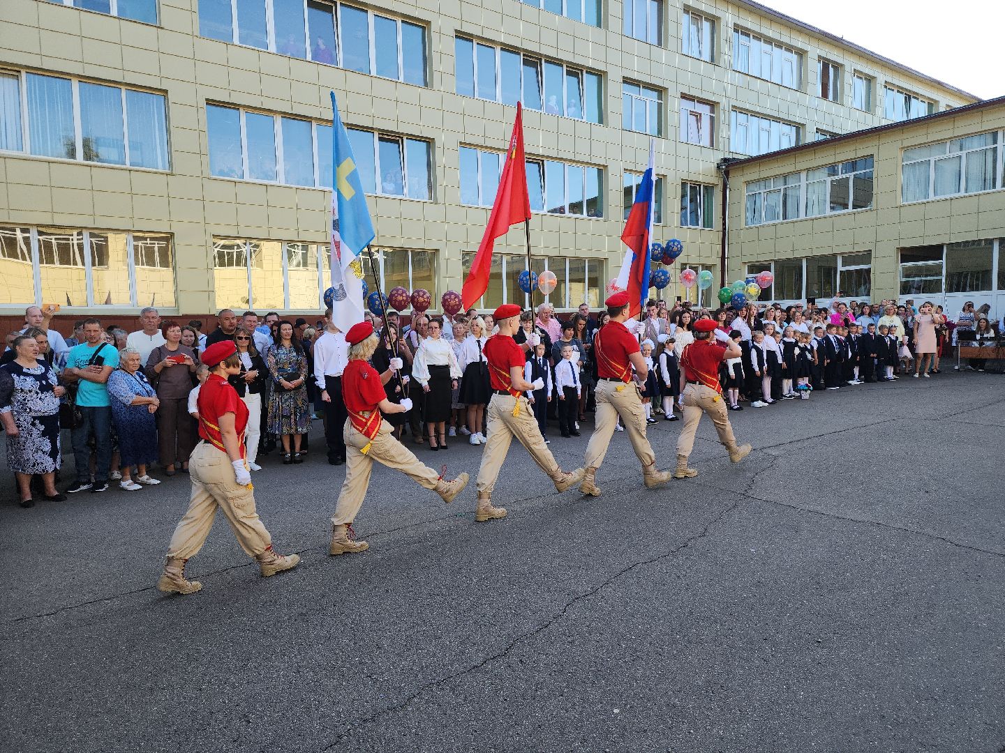 Кашира, СОШ №4, День знаний, 1 сентября, первоклассники