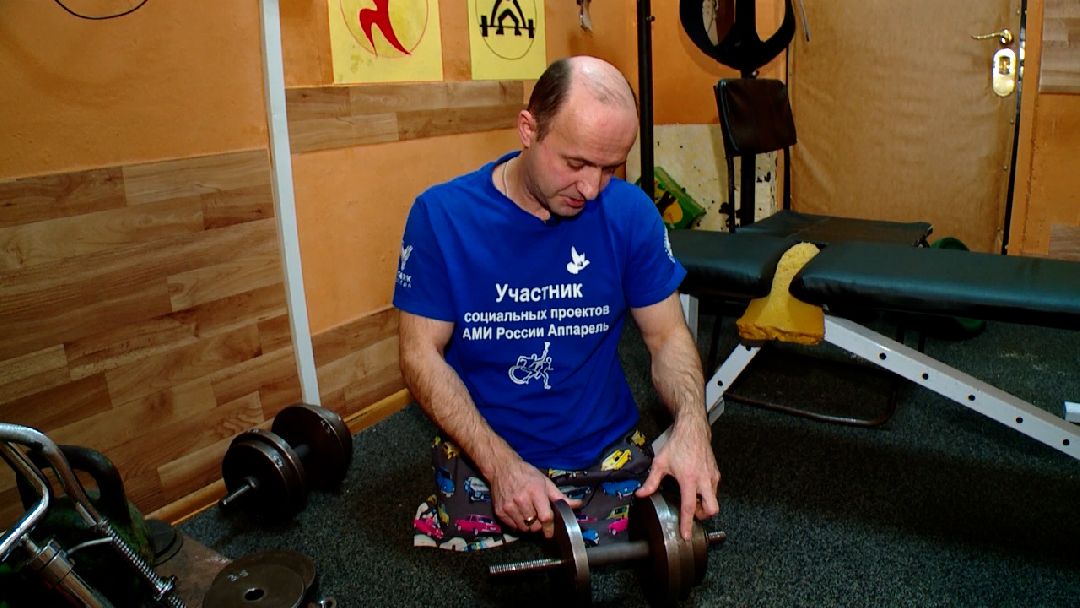 спорт, пауэрлифтиг, многоборье, параолимпийцы, тренировки, инвалиды, Денис Пупышев, Реутов