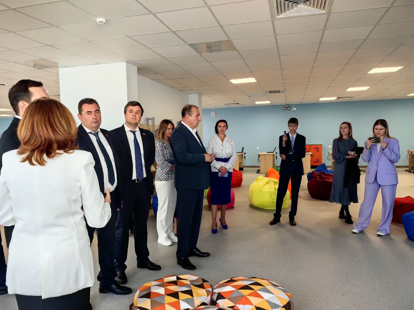 Школа, классы, ученики, кабинеты, мероприятия, спортзал