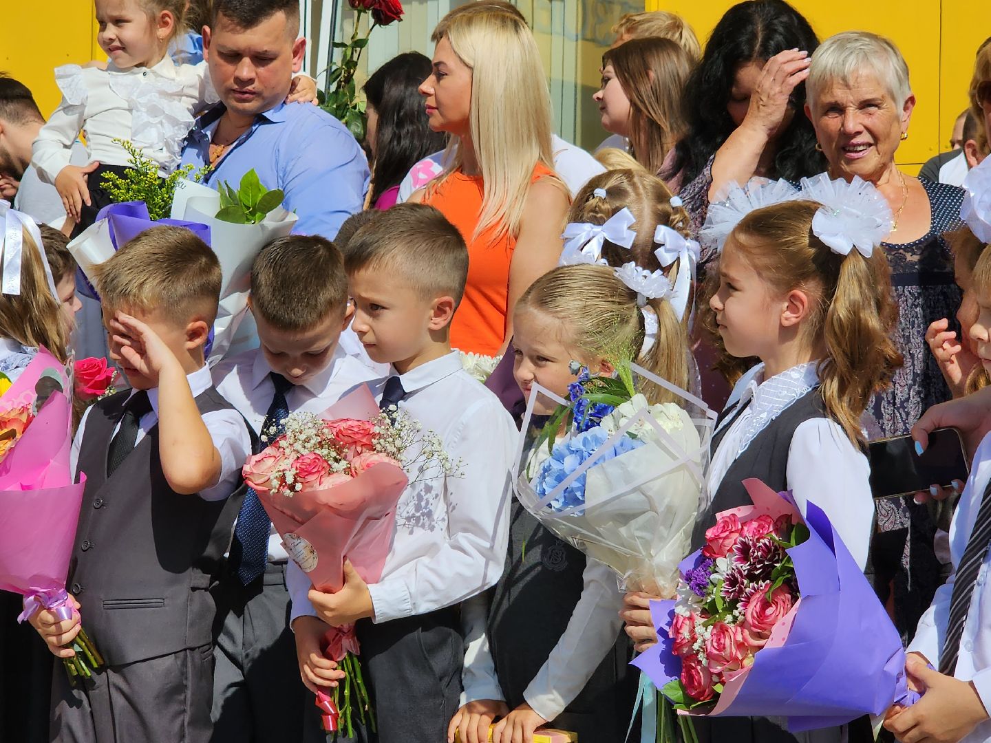 школа 18, серпухов, 1 сентября, день знаний, первоклассники,