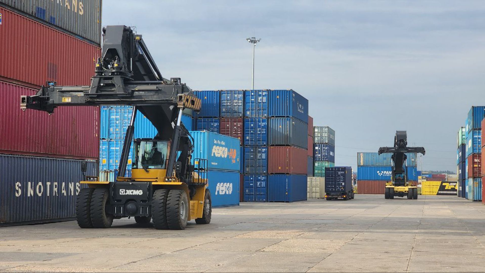 Дмитров, ТЛЦ Белый Раст, Чжаоцин, Китай