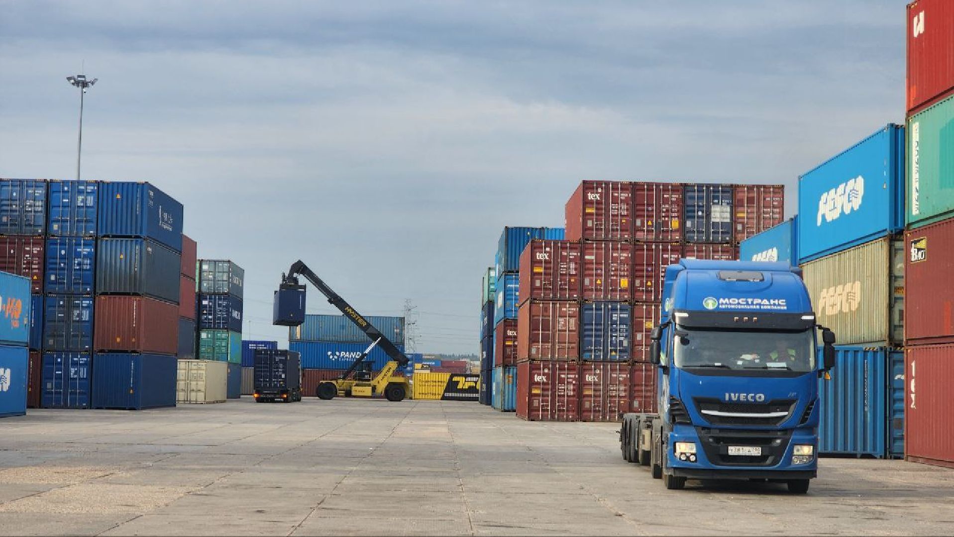 Дмитров, ТЛЦ Белый Раст, Чжаоцин, Китай