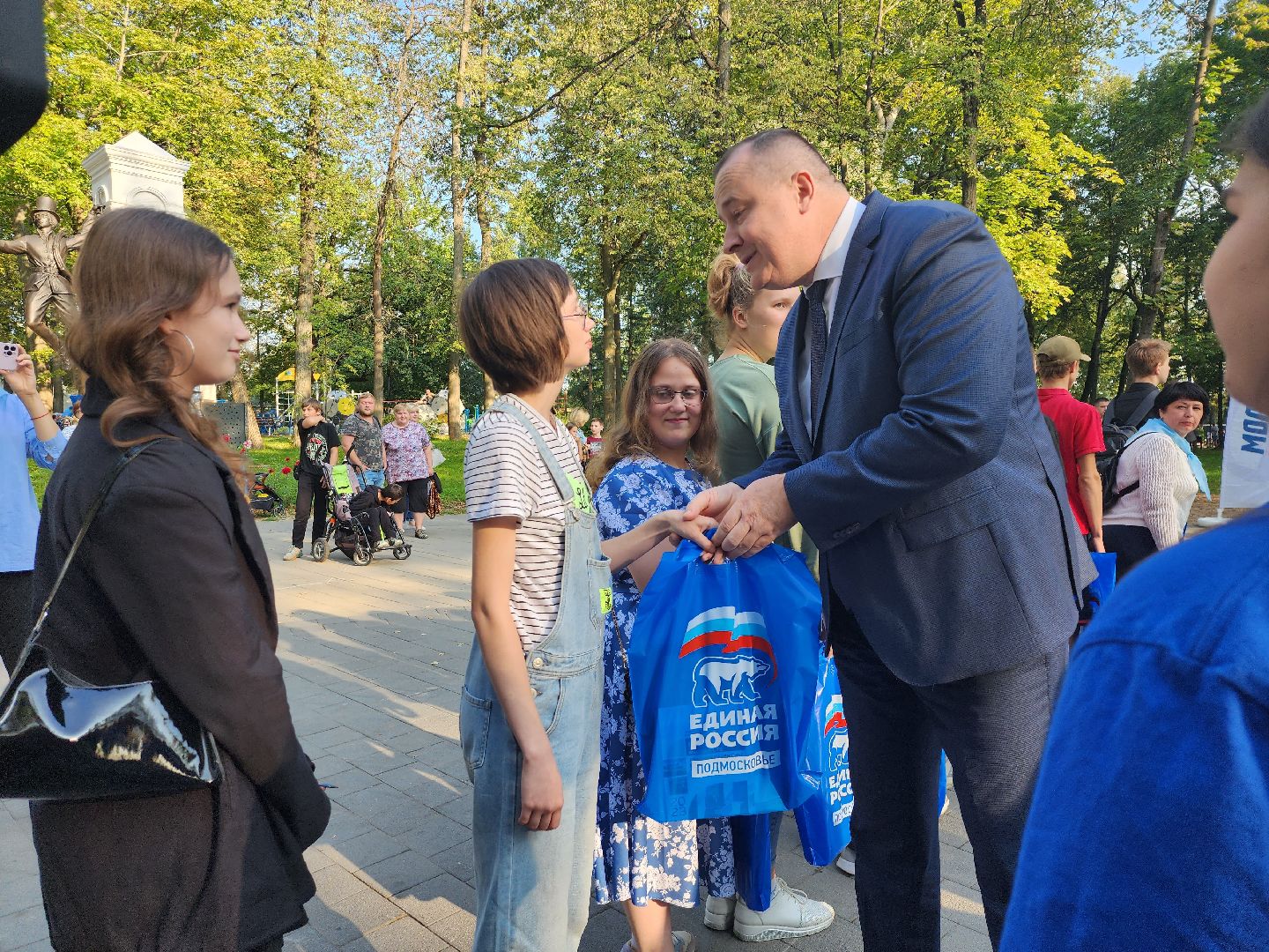 Серпухов, Подмосковье, трудовые бригады, ЛТО, подростки, Единая Россия