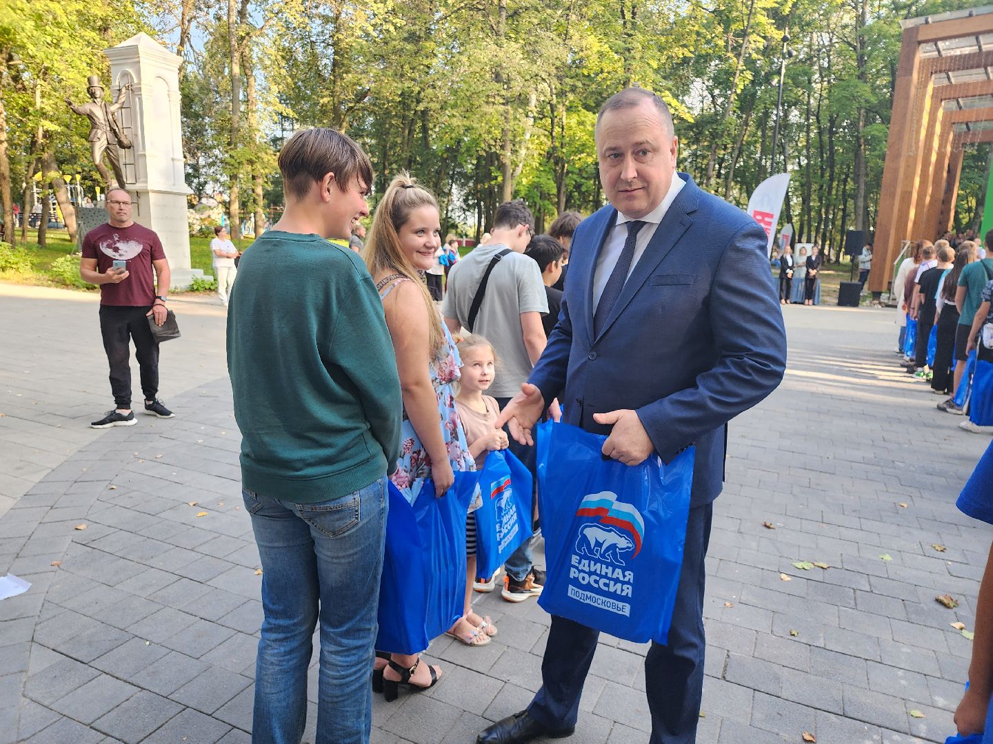 Серпухов, Подмосковье, трудовые бригады, ЛТО, подростки, Единая Россия