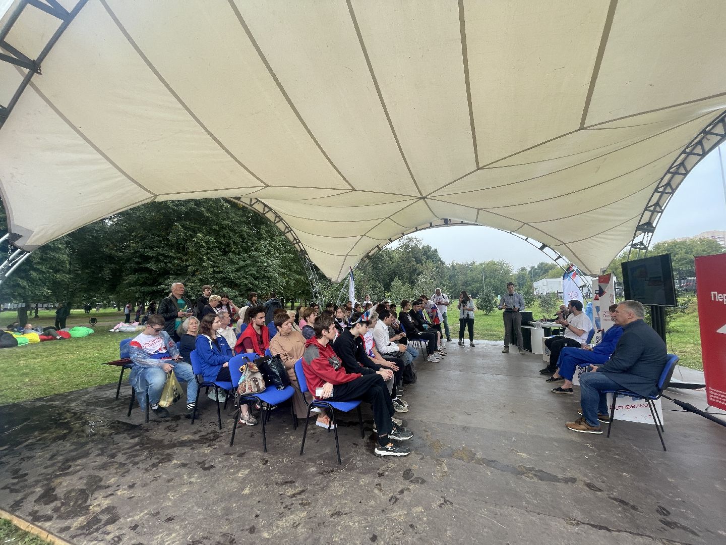 Спорт, киберспорт, дискуссия, жители