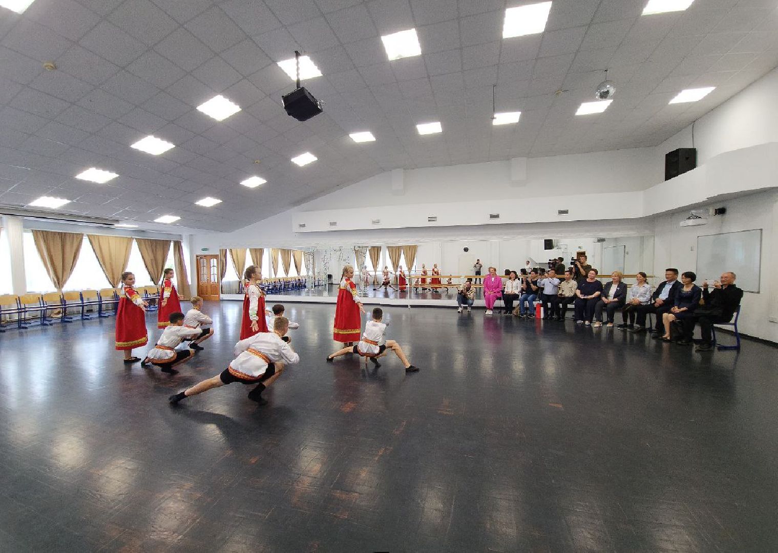 Дмитров, Чжаоцин, КНР