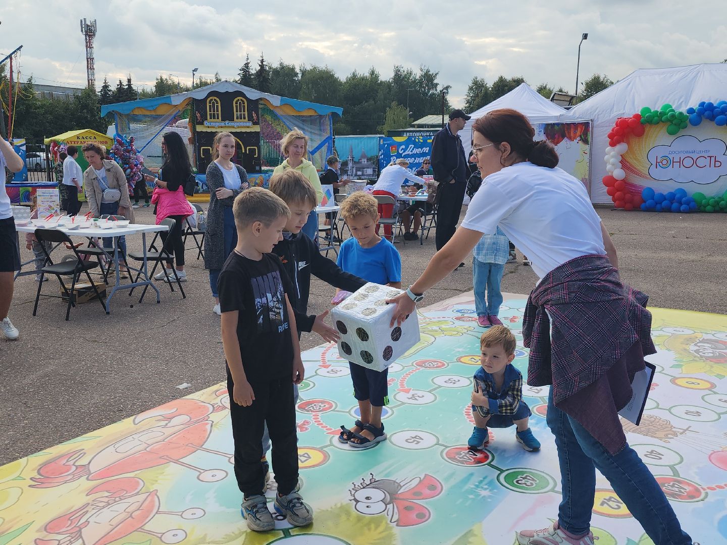 настольные игры; горки ленинские; досуг; игра