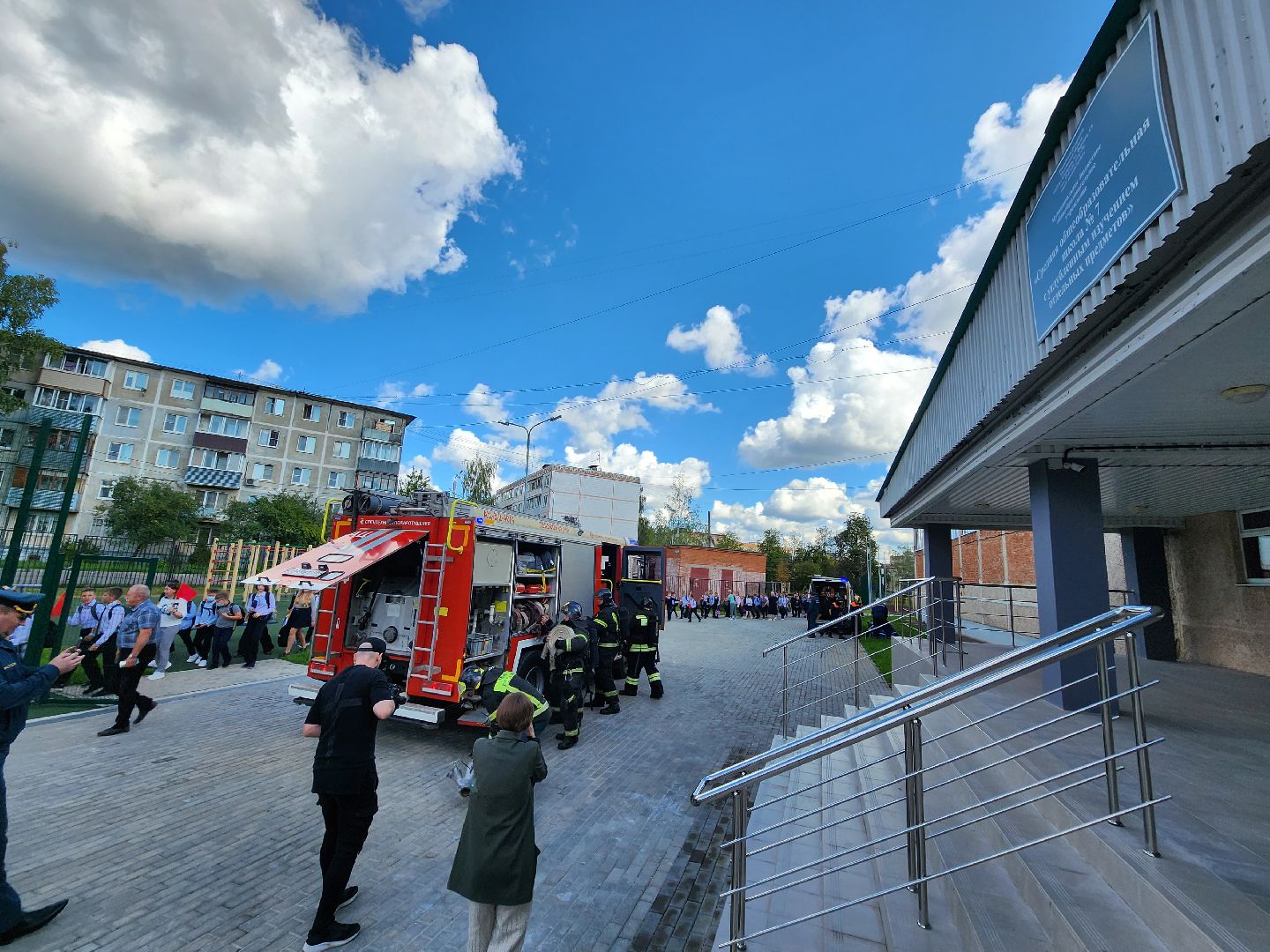 Серпухов, Подмосковье, эвакуация, дети, школа, спасатели, пожарные