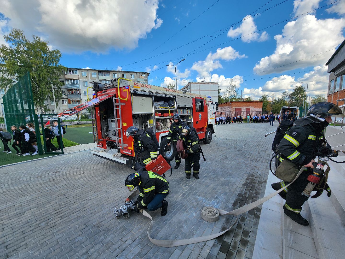 Серпухов, Подмосковье, эвакуация, дети, школа, спасатели, пожарные