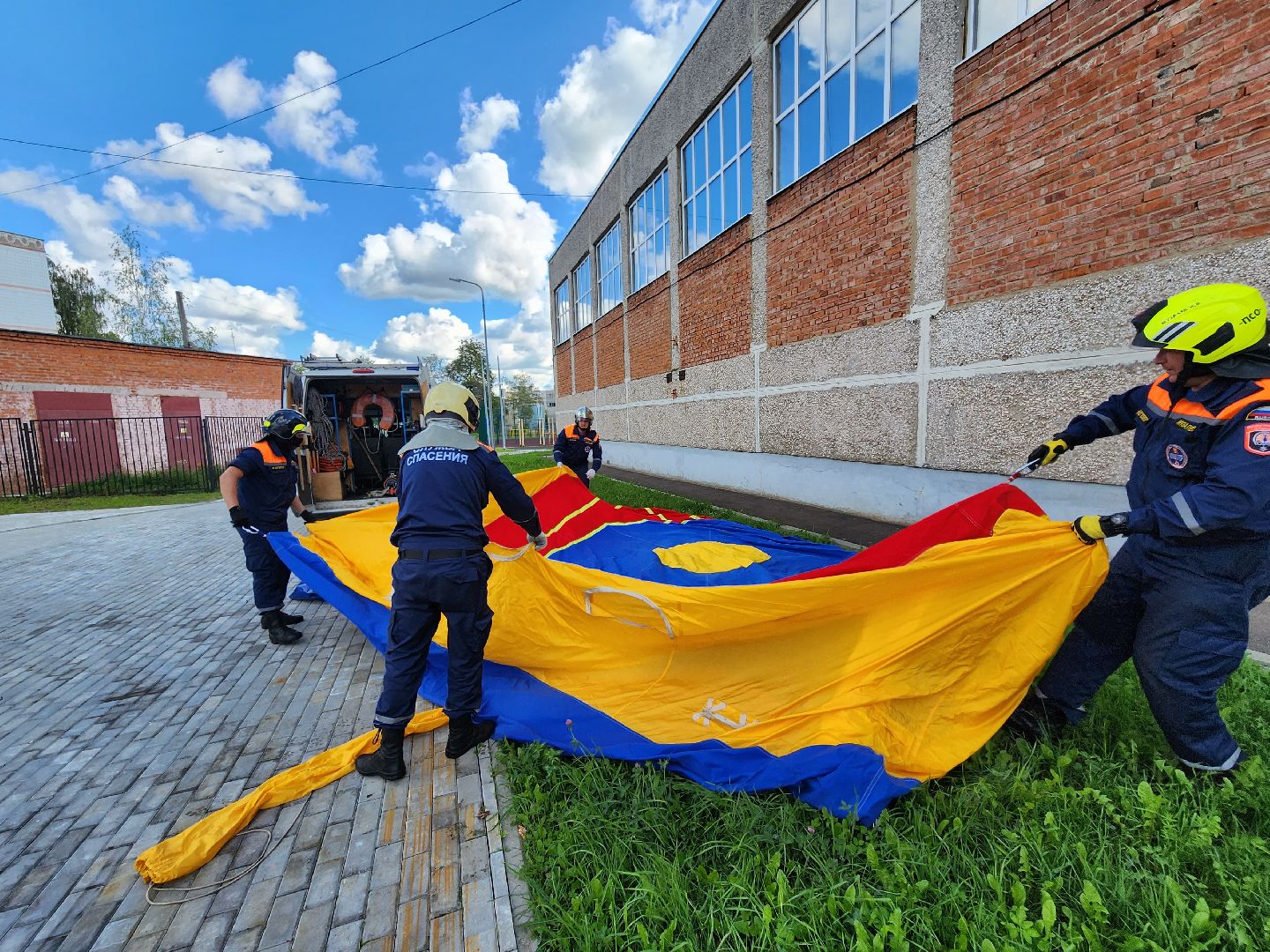 Серпухов, Подмосковье, эвакуация, дети, школа, спасатели, пожарные