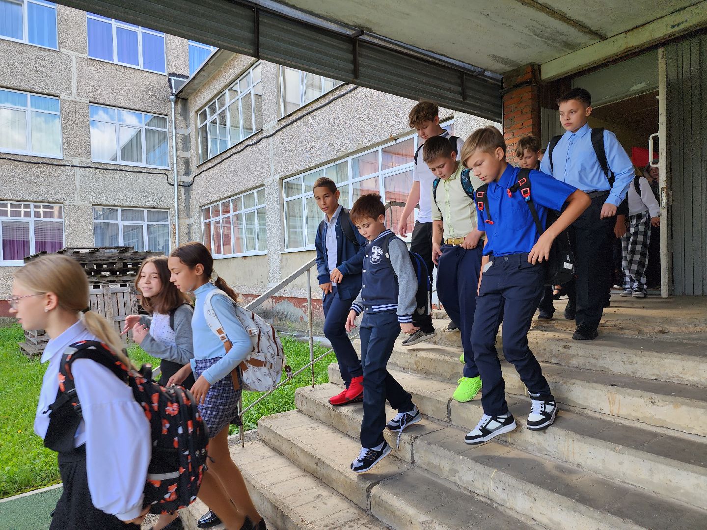 Серпухов, Подмосковье, эвакуация, дети, школа, спасатели, пожарные