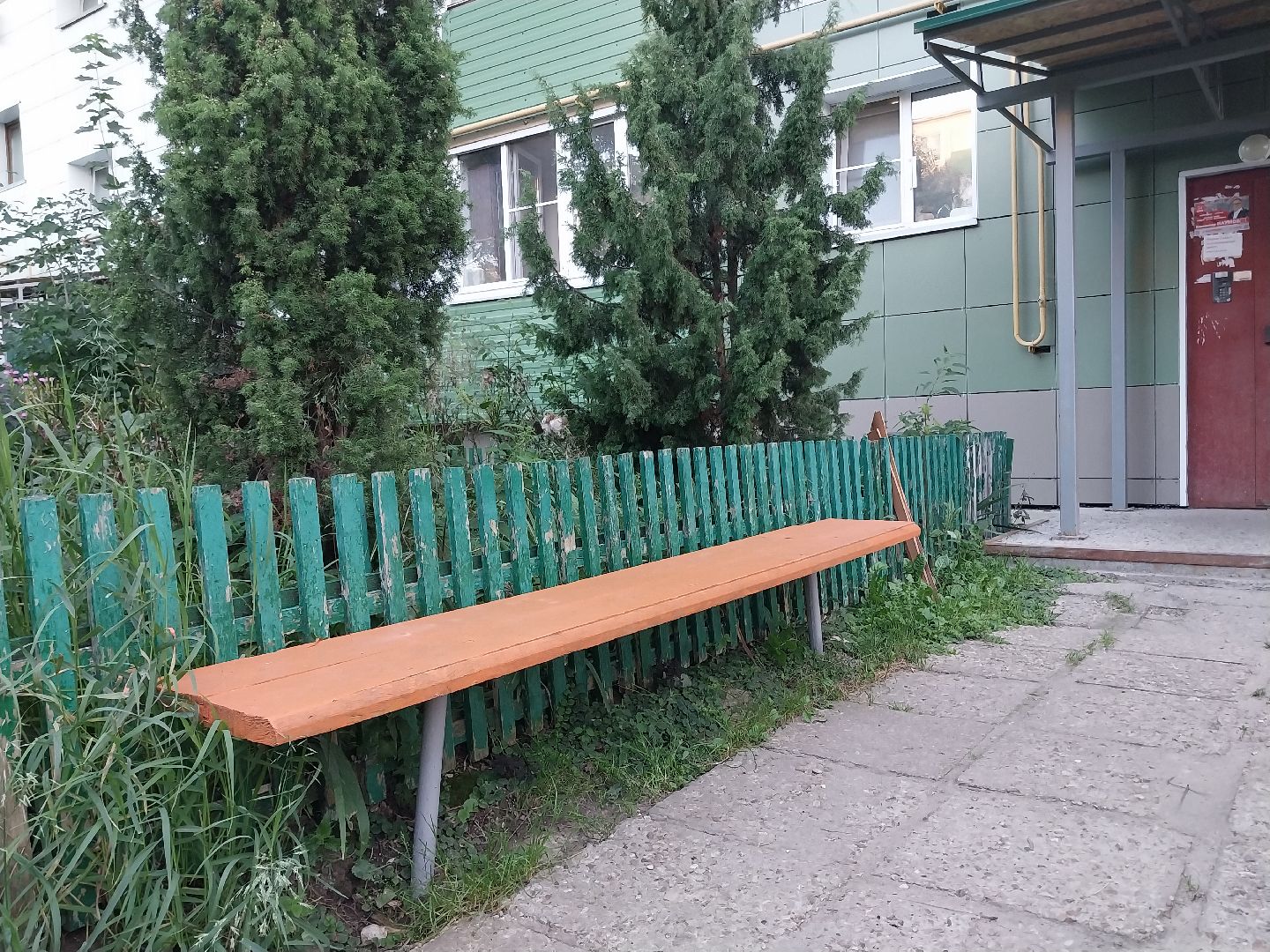 Коломна, благоустройство, лавочки, урны, двор