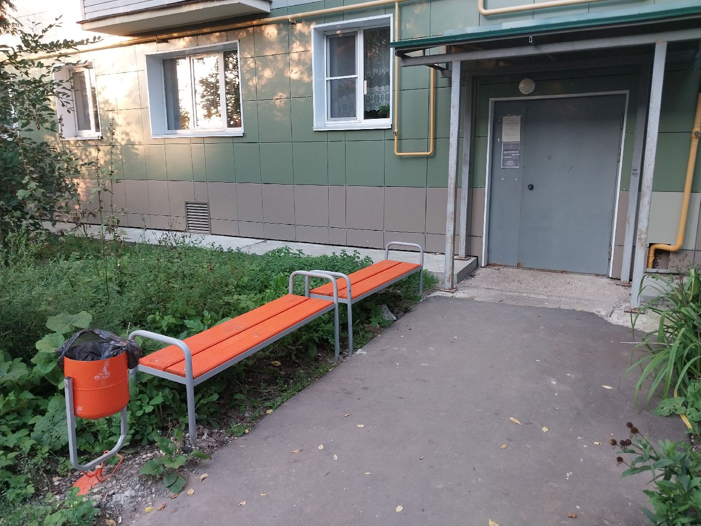 Коломна, благоустройство, лавочки, урны, двор