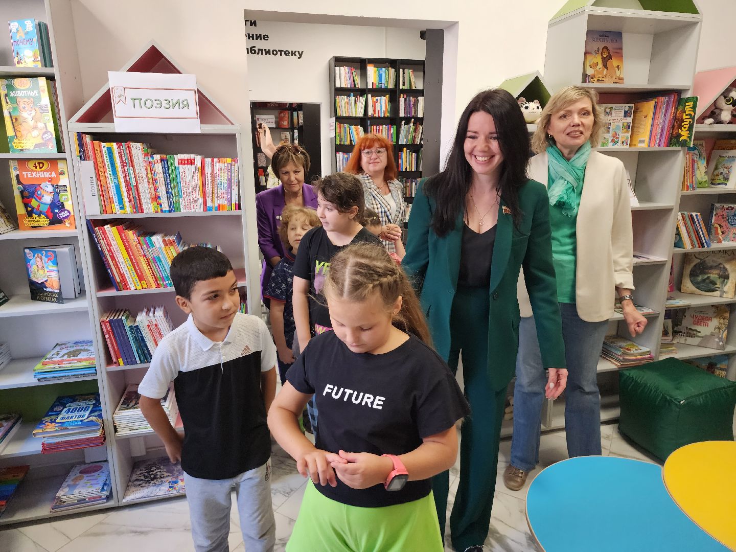 библиотека; досуг; чтение; зелёные аллеи; видное