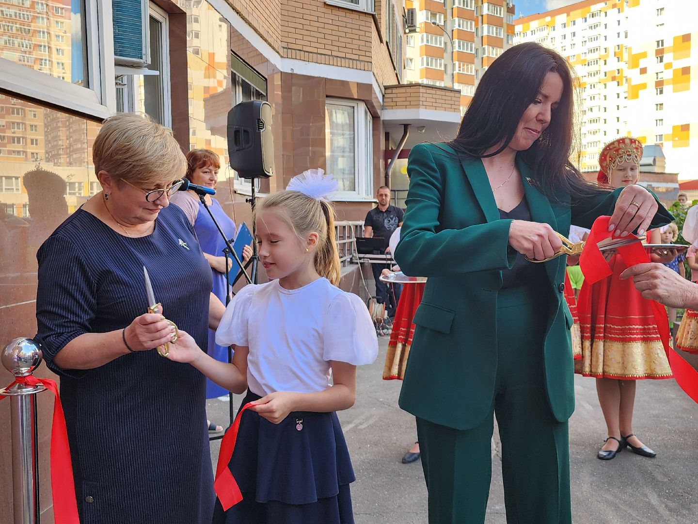 библиотека; досуг; чтение; зелёные аллеи; видное