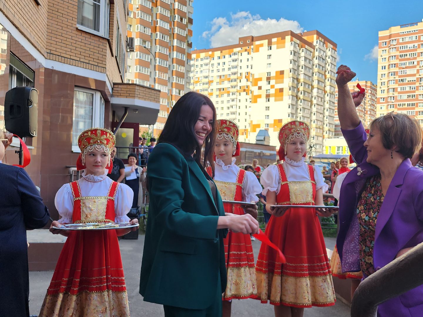 библиотека; досуг; чтение; зелёные аллеи; видное